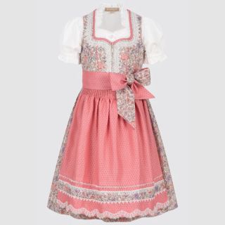 Traditionele dirndljurk met een bloemenpatroon in roze, paars en beige, bestaande uit een lijfje met kanten afwerking, een witte blouse met pofmouwen, een roze schort met stippen en een strik en een gerimpelde rok met kanten zoom.